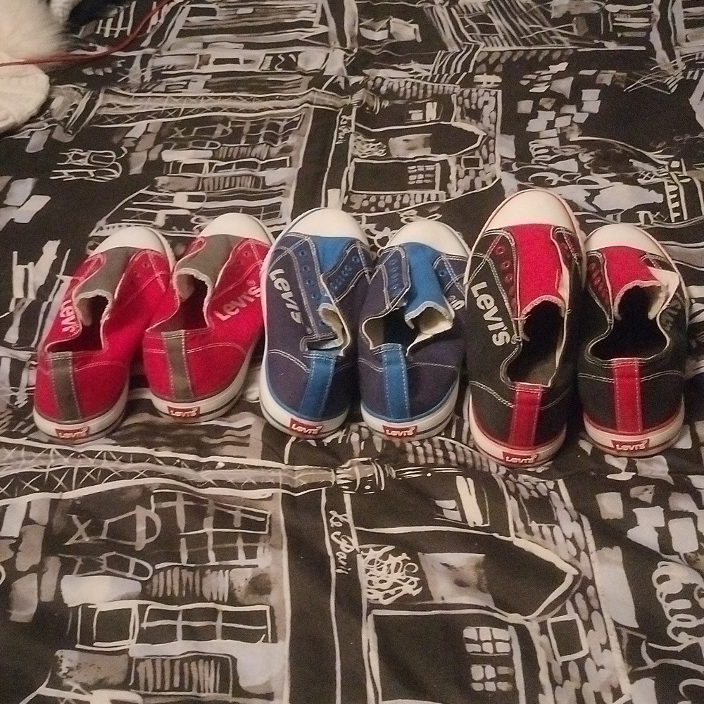 Levis tennis shoes